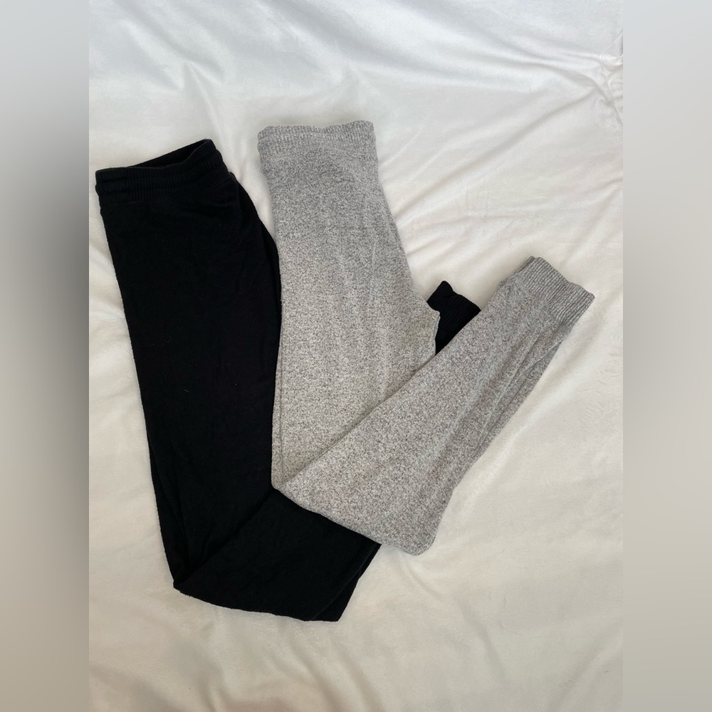BUNDLE 2 Pairs of Soft Gray and Black Aerie Leggings